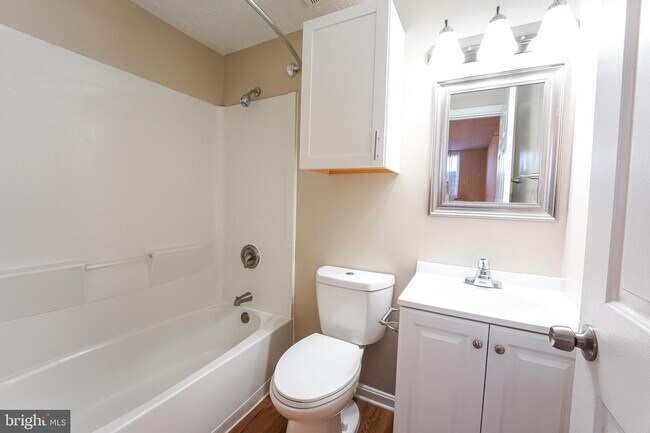 Building Photo - 3107 Shawnee Dr