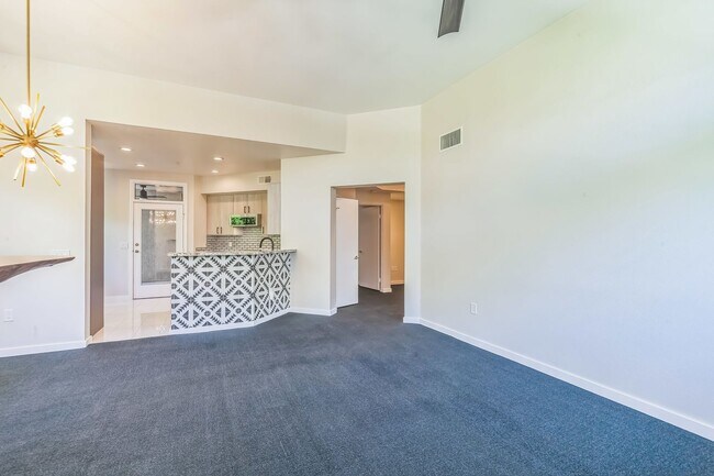 Building Photo - 2 Bed / 2 Bath Townhome at Biltmore, Palm ...