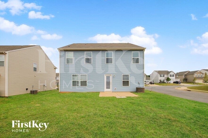 Building Photo - 167 Hidden Lakes Rd