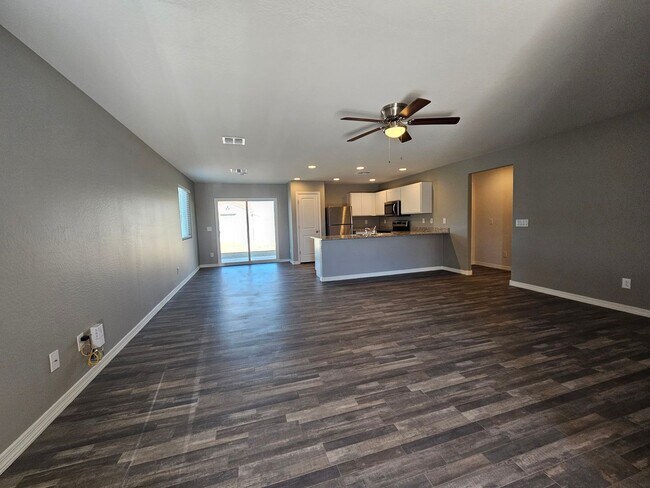 Building Photo - SHORT/LONG TERM /FREE RENT CALL FOR DETAILS