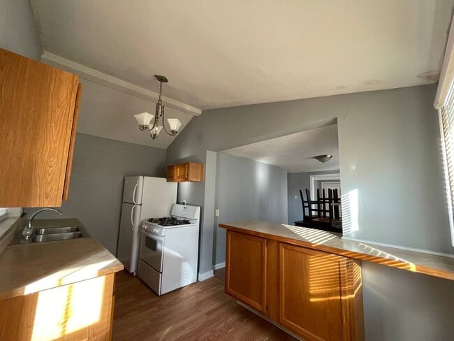 Building Photo - 1016 S Woodbury St