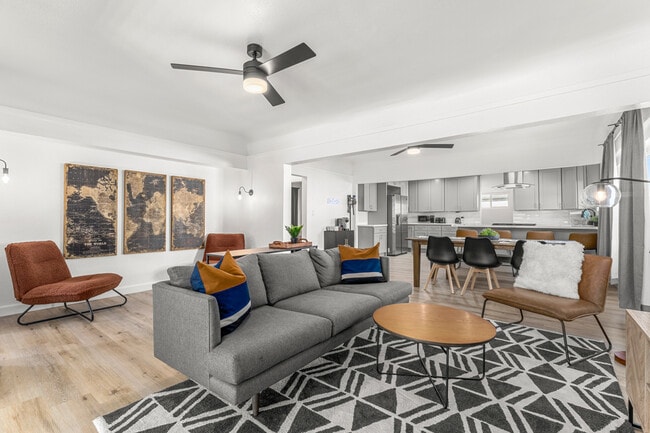 Building Photo - 623 W 42nd St