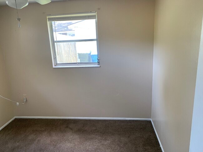 Building Photo - 1211 mook st