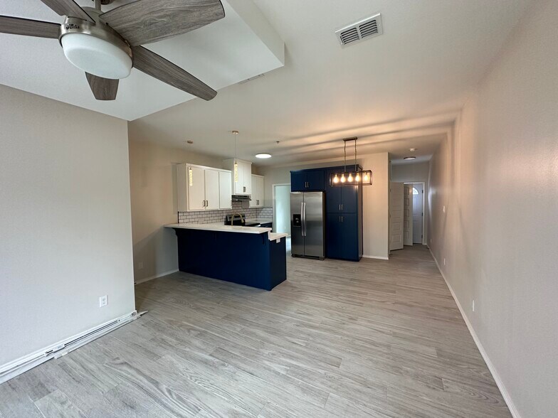 Primary Photo - 1308 W Fig Ave
