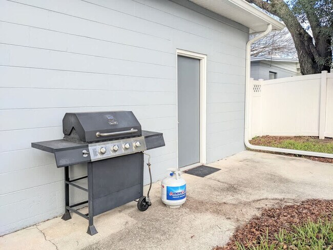 Building Photo - 6206 Carranza Dr