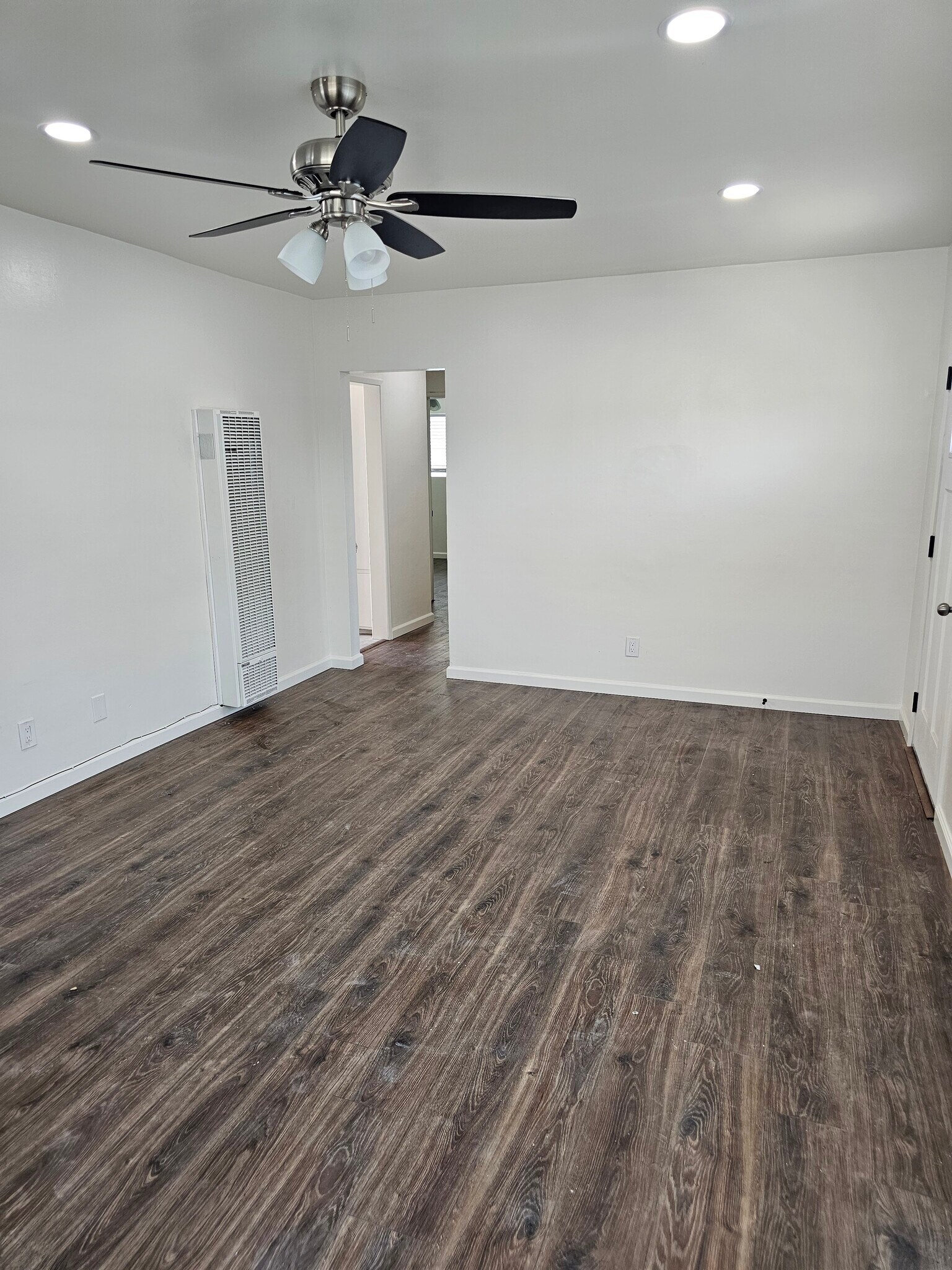 Building Photo - 14626 S Budlong Ave