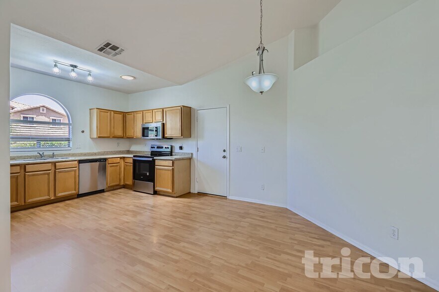 Building Photo - 2733 E Gary Way