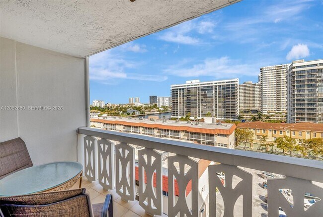 Building Photo - 3113 S Ocean Dr