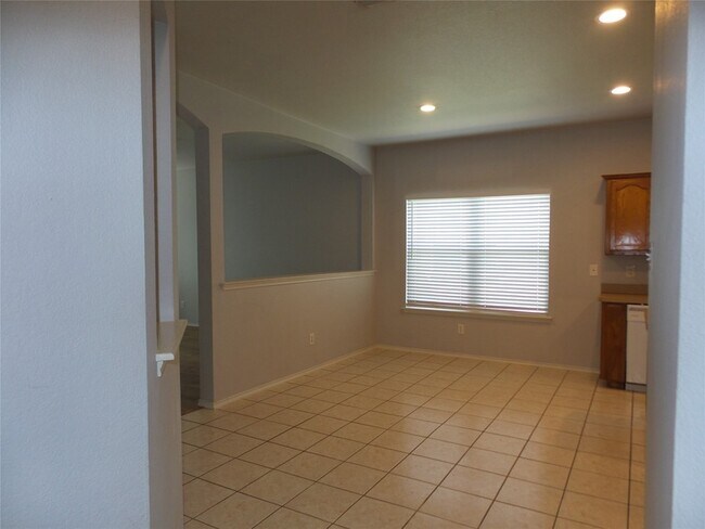 Building Photo - 1121 Beaverwood Ln