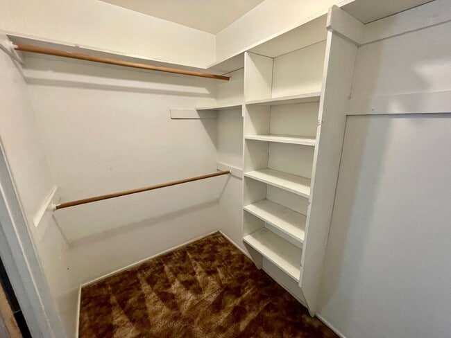 Building Photo - 2947 Ruby Dr