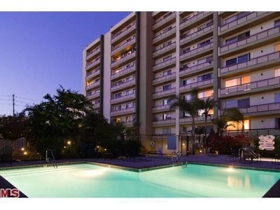 Building Photo - 321 S San Vicente Blvd