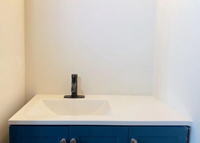 Building Photo - 709 N Duke St