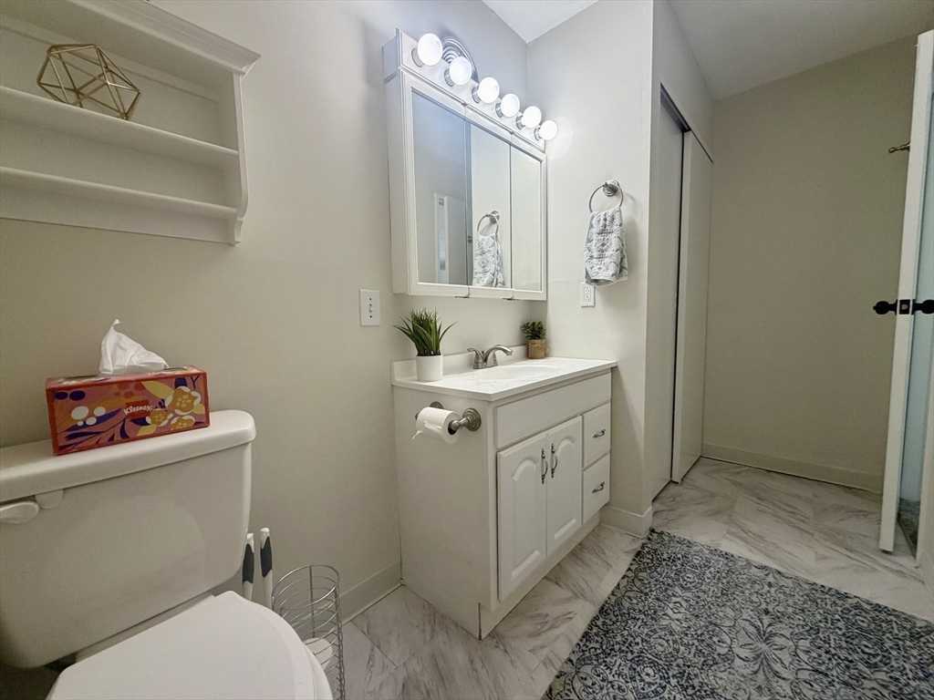 Building Photo - 15 Village Way