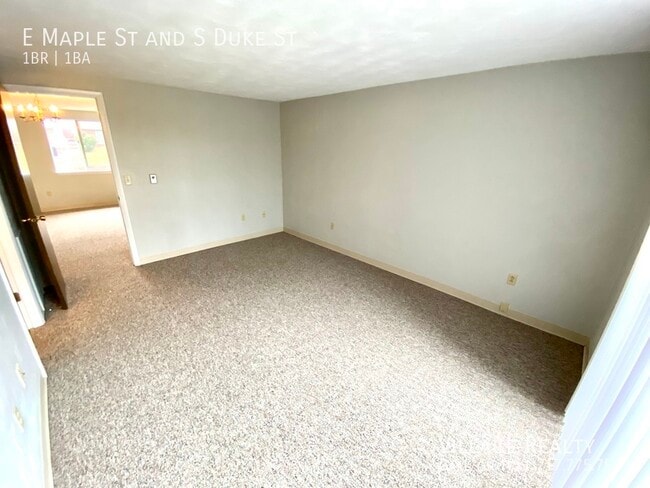 Building Photo - 505 E Maple St