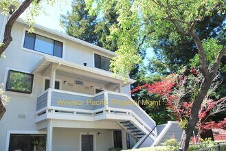 Building Photo - Fabulous Townhouse at Ashford Court - Close to BART, Downtown & Trails !