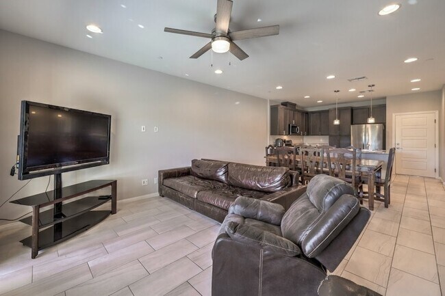 Building Photo - 1028 Via Corto St