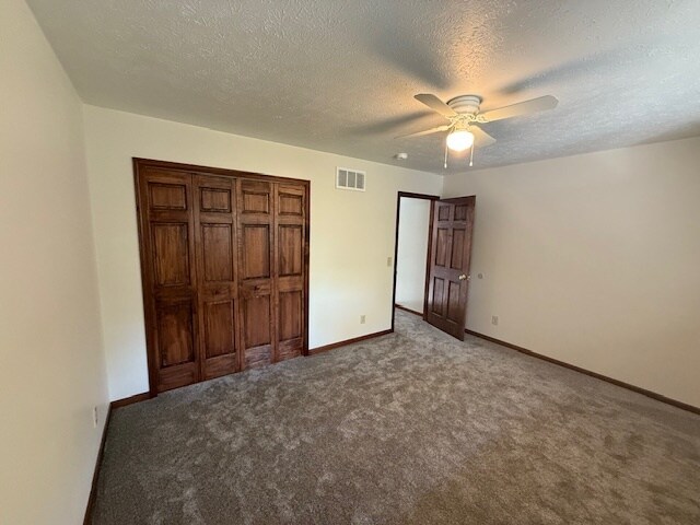 Building Photo - 5267 Center Rd