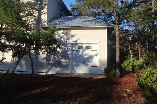 Building Photo - 119 Michaela Ln