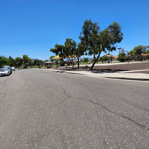 Building Photo - 2751 W Sunland Ave
