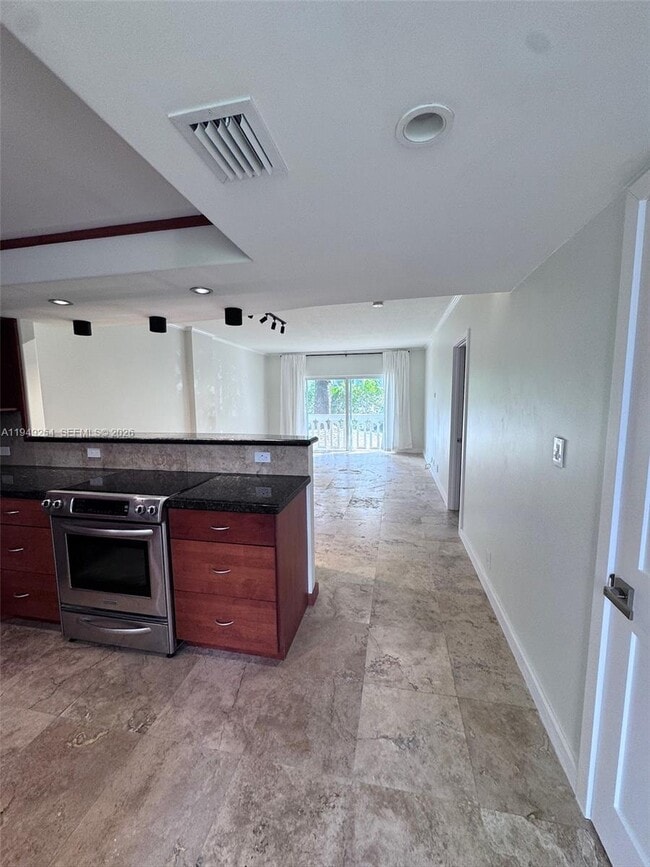 Building Photo - 100 Edgewater Dr