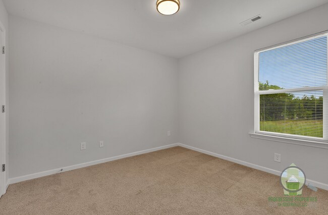 Building Photo - 15 Wofford Pine Dr