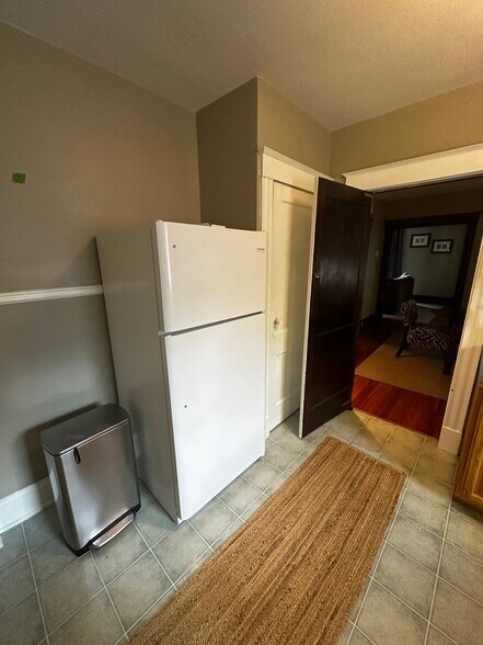 Building Photo - 2533 Valley View Ct