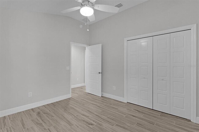 Building Photo - 6230 Dingman Wy