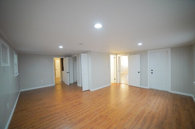 Building Photo - Cozy 3 bedroom 2 bath home