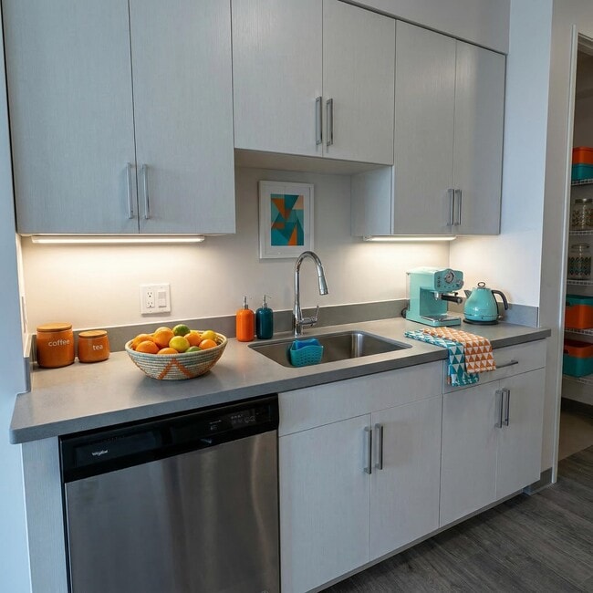 Building Photo - 409 Elm St