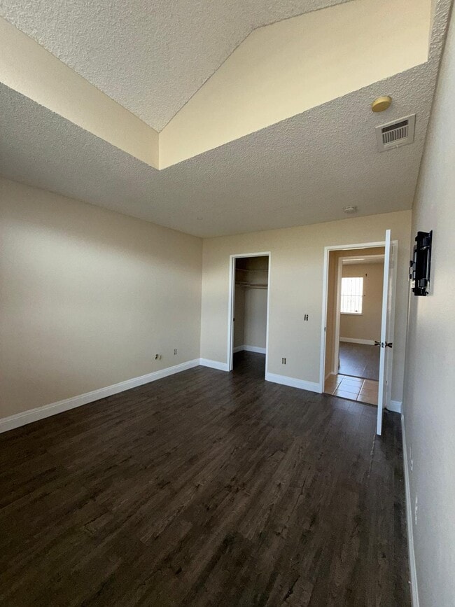 Building Photo - Rockridge Ln