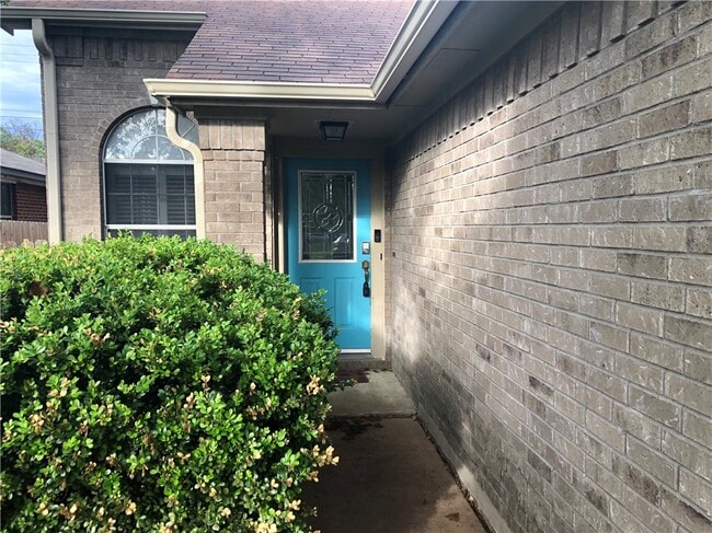 Building Photo - 7521 Peabody Dr