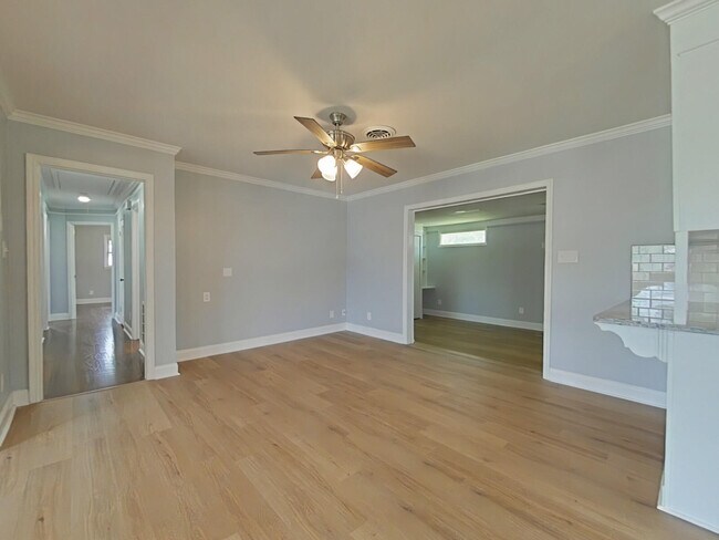 Building Photo - 117 Deerwood Dr