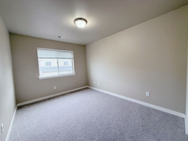 Building Photo - Charming 3bed/2.5 bath House!