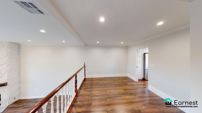 Building Photo - 3 + 2.5 Conveniently Located Sherman Oaks ...