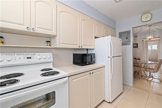 Building Photo - 161 NE 10th Ave