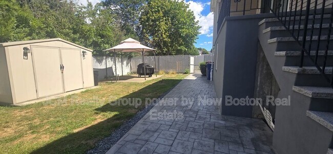 Building Photo - 120 Savage St