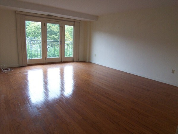 Primary Photo - 1 Watermill Pl