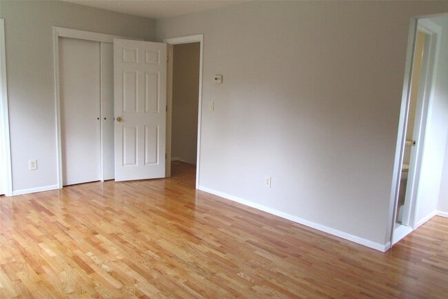 Building Photo - 74 B Demarest Ave