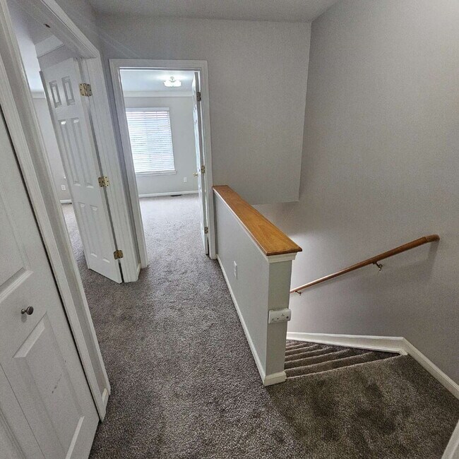 Building Photo - 2 Bedroom, 1.5 Bath Townhouse w/ Garage & Huge Master Bedroom. Full Sized Washer & Dryer In Unit.