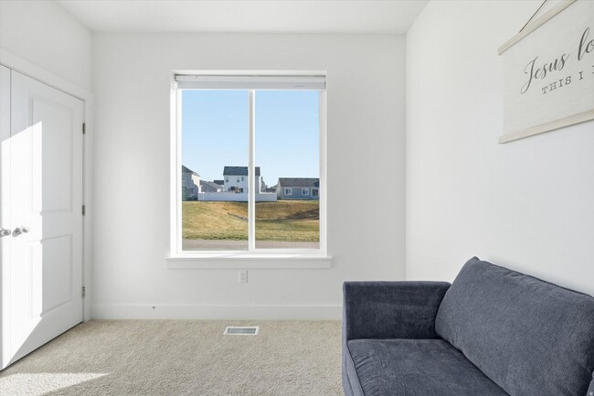 Building Photo - Like-New Rambler in The Village at Fox Meadows | Mountain Views, Pool Community & All Appliances ...