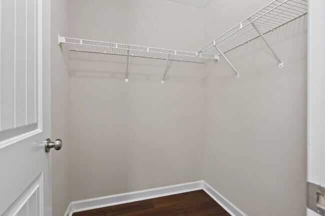 Building Photo - "Spacious 5-Bed featuring TWO PRIMARY SUITES with a beautiful backyard oasis in Norfolk!"