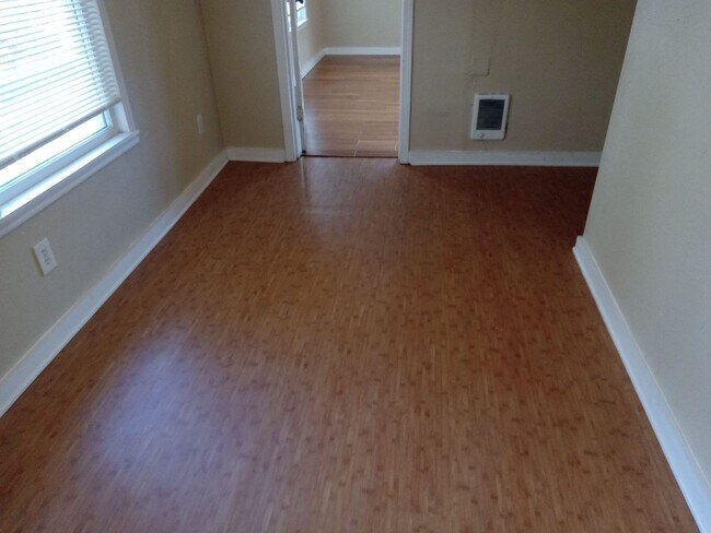 Building Photo - 957 SE Stephens St