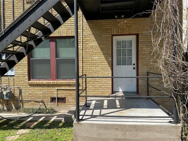 Building Photo - 1809 Park St