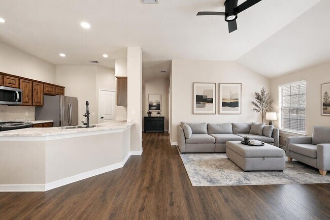 Building Photo - 714 Newport Dr