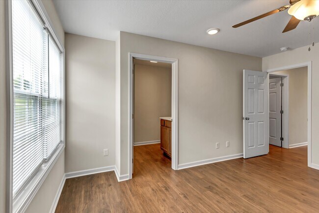 Building Photo - 2022 McCleary Rd