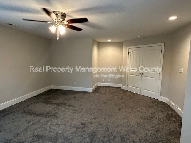 Building Photo - 5412 Robbins Dr