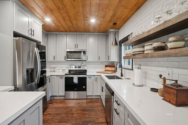 Building Photo - 25340 Marion Ridge Dr