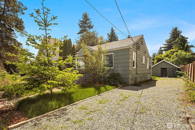 Building Photo - 935 N 92nd St