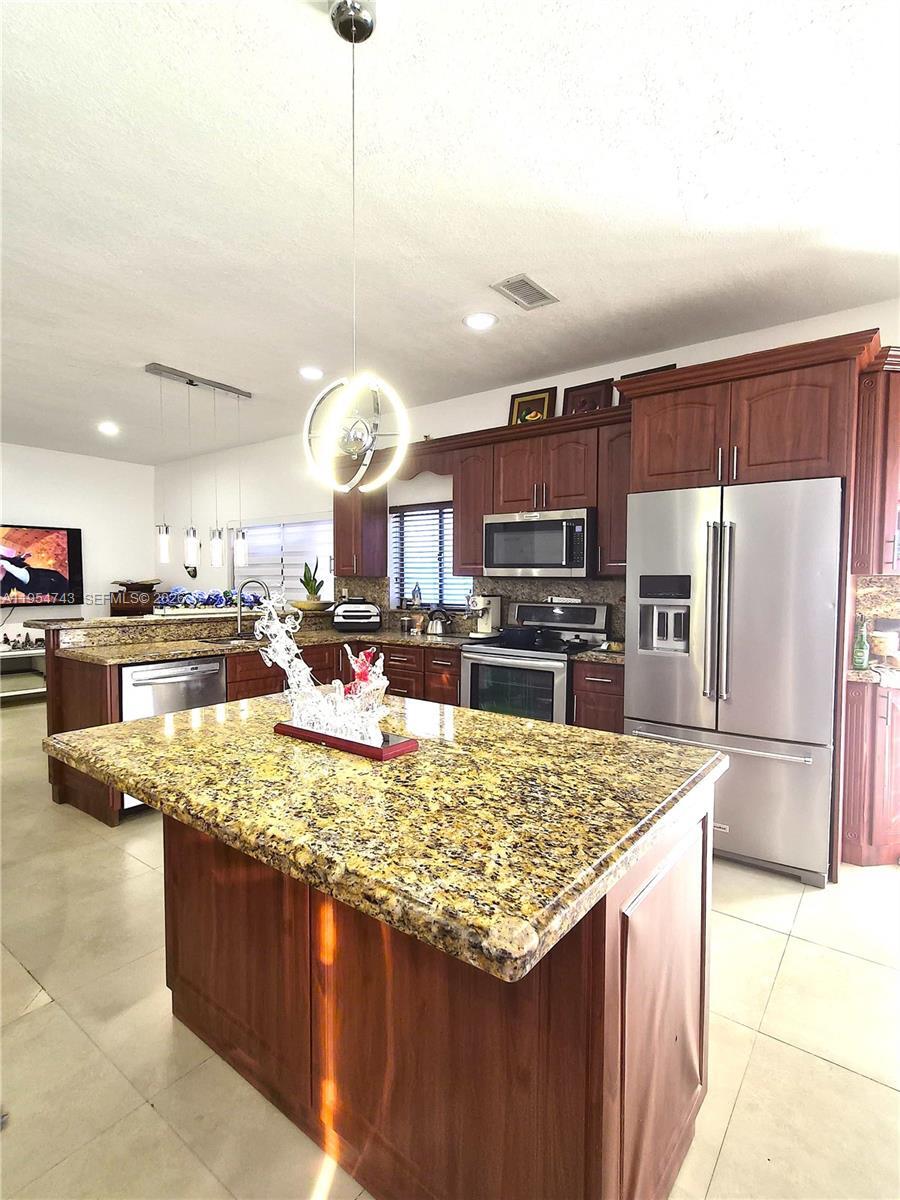 Building Photo - 8122 NW 187th Ter