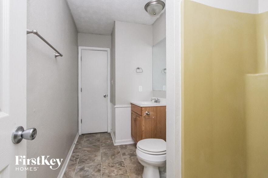 Building Photo - 4025 Mi Casa Ave